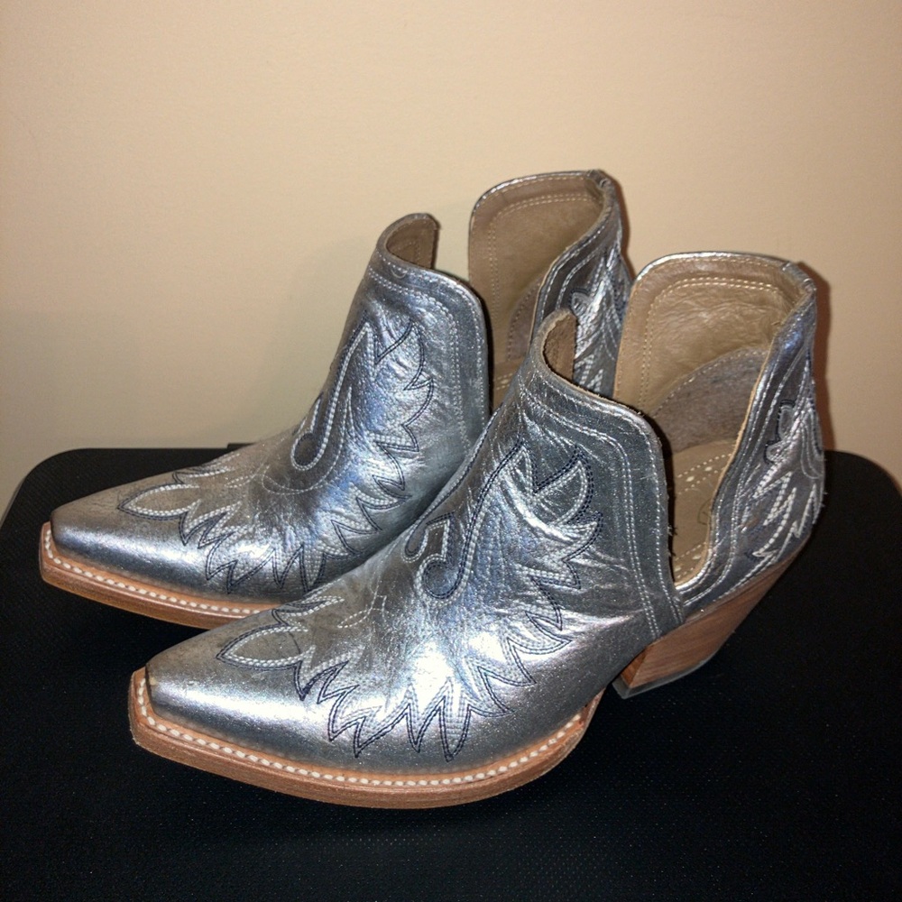 Ariat Dixon 7B Silver Western Ankle Boots
